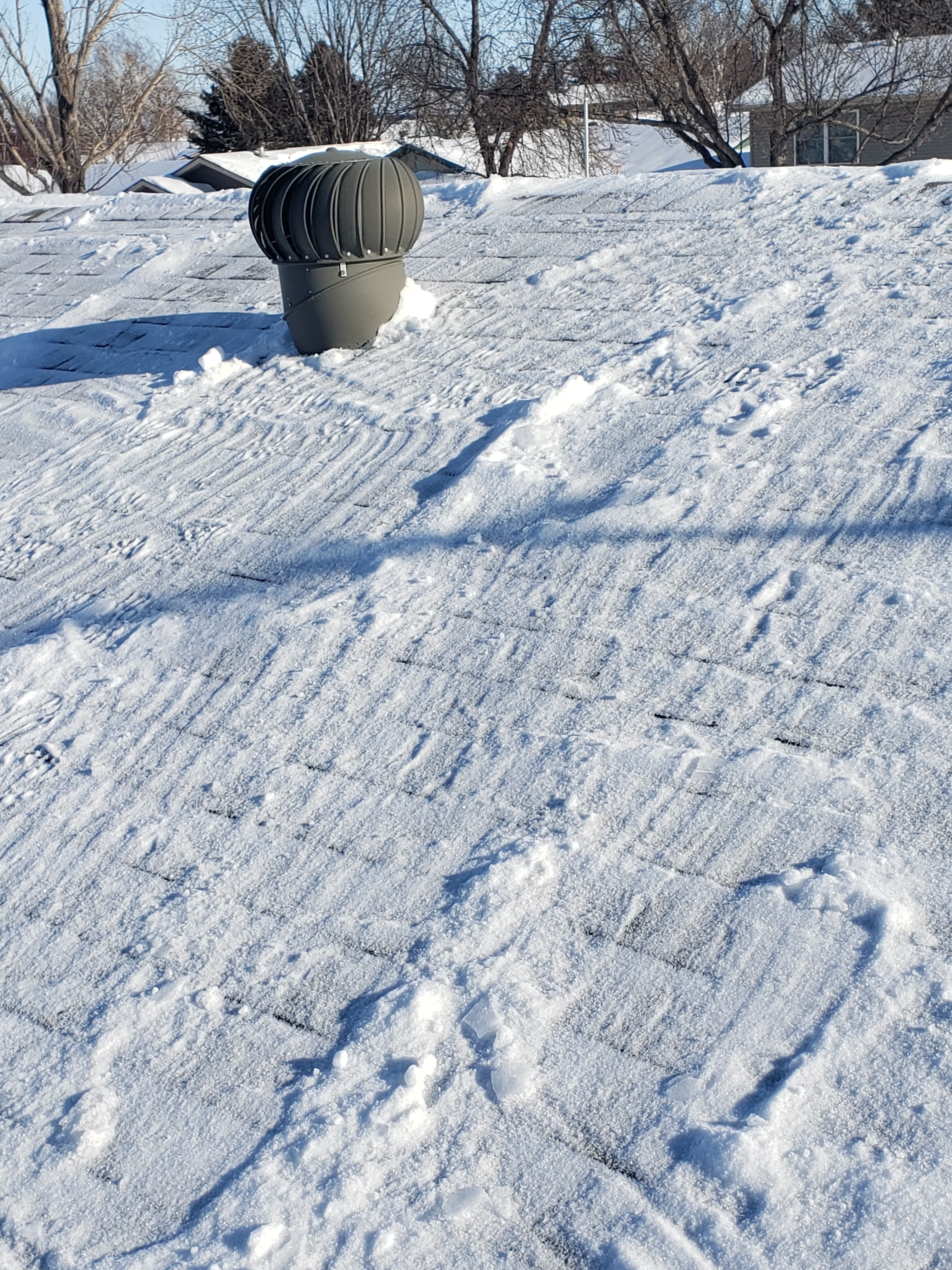 Snow removal from roof in Fargo ND